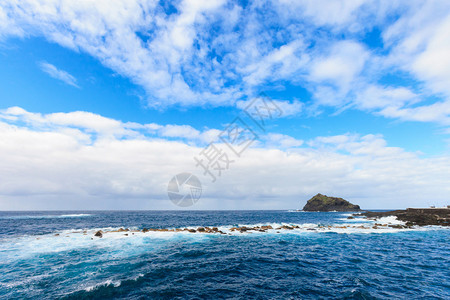 西班牙加那利岛特纳里夫热带岛屿的夏季海景图片