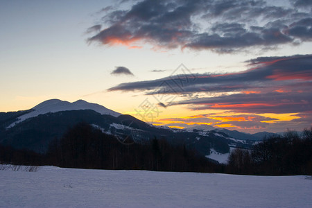 Bieszczady山冬季地貌图片