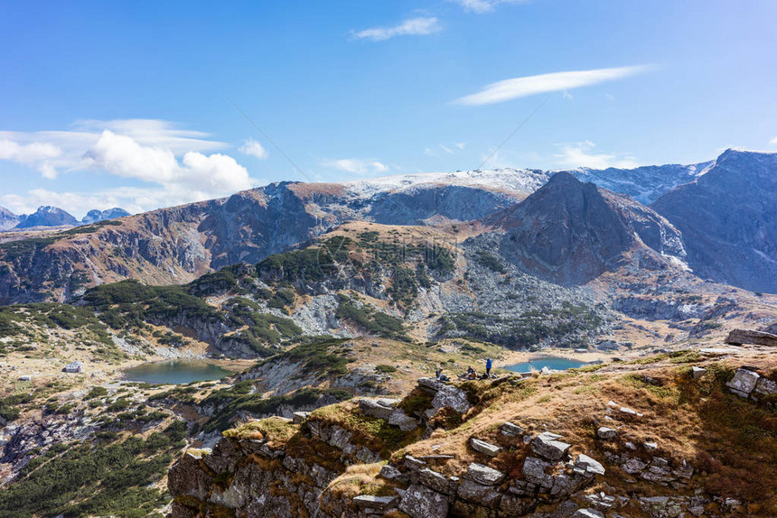 保加利亚山脉七里拉湖地区如画的景色图片