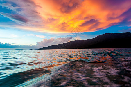 日落天空和大海安达曼泰国图片