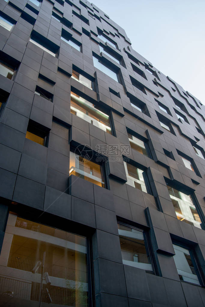 在奥斯陆Barcode区对天空的美丽几何当代建筑图景低角度视图图片