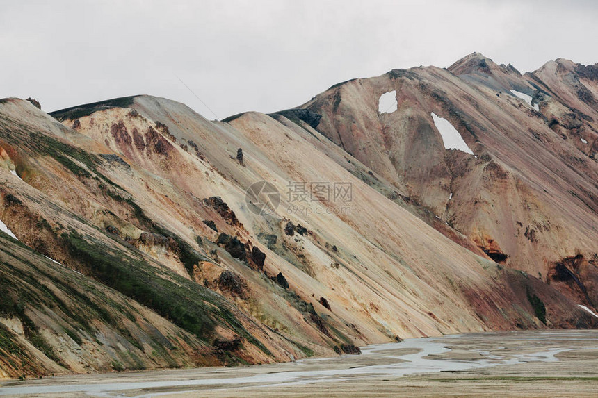 冰原Landmannalaugar的雪景地质构造风景壮图片