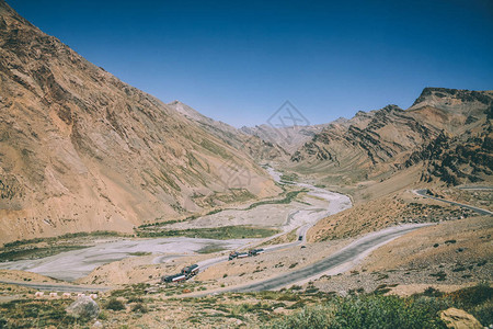 拉达赫地区印度喜马拉雅山地和山路的图片