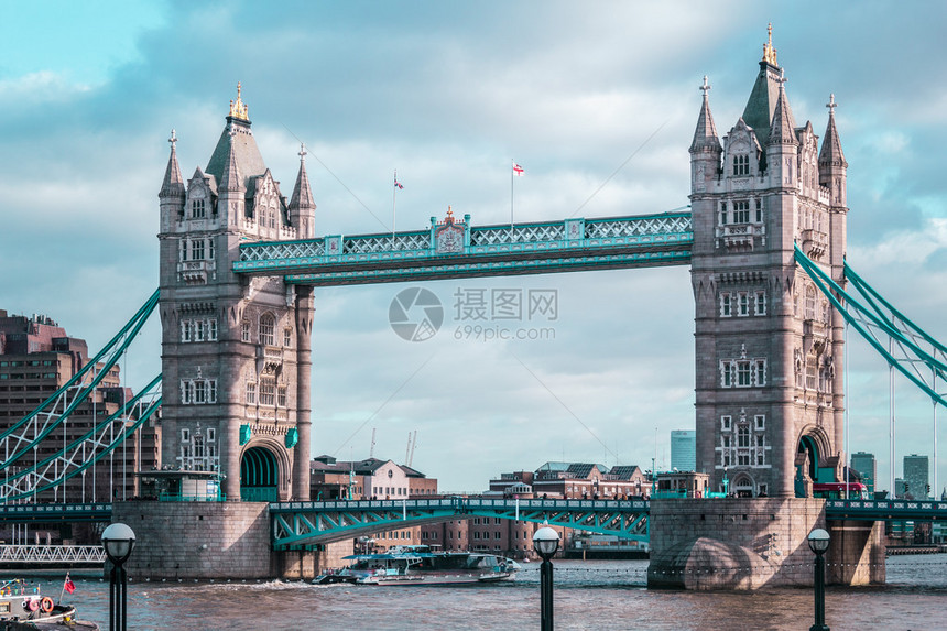 伦敦塔桥照片天气图片