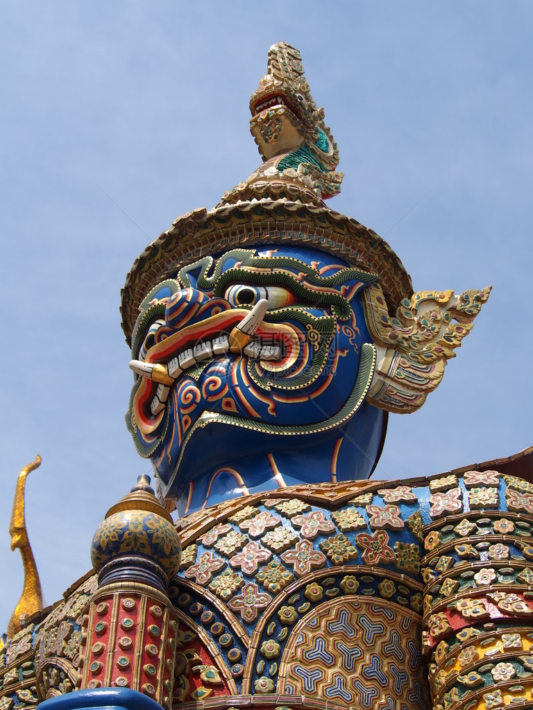 泰国曼谷大宫翡翠佛寺WatPhraKaew的守护神巨魔Y图片
