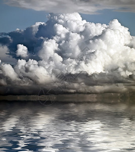 巨大的灵气云在地平线上若隐现图片