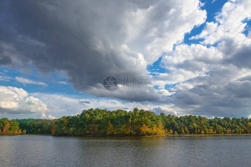 在杰克逊新泽西的普罗斯伯镇湖上一图片