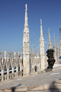 米兰的大教堂位于城市历史中心图片