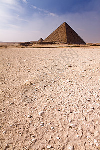 吉萨附近的埃及沙漠中图片