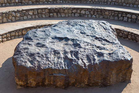 陨石由高密度重金属组成图片