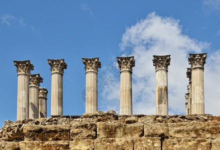 西班牙的科尔多瓦市有一座罗马寺庙的遗迹图片