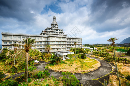 日本八丈岛废弃的酒店建筑遗址图片