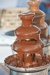 黑暗巧克力喷泉奢华豪甜点图片