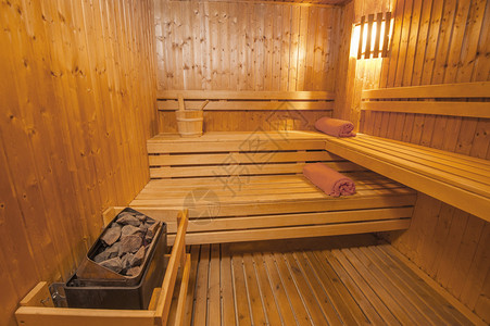 豪华健康水疗美容中心桑拿浴室的内部细节图片