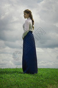 夏日时装的俄罗斯老式女人图片