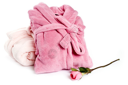 粉红色的浴袍上白色孤立图片