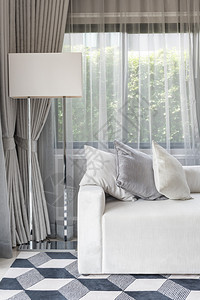白色豪华沙发枕头放在客厅图片