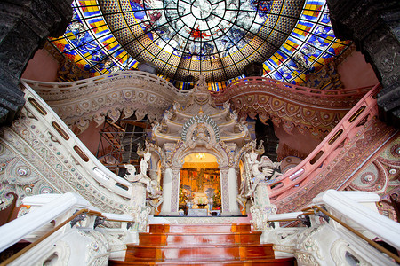 楼梯爱侣湾博物馆的内部背景图片