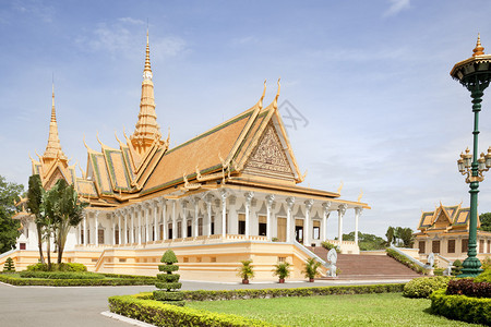 柬埔寨王宫花园内背景图片