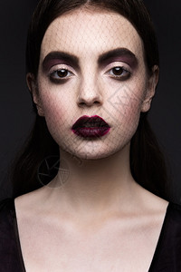 黑化妆的时装模特女郎深唇膏背景图片