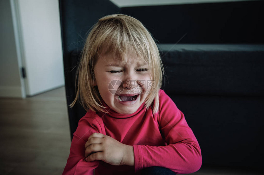 儿童哭泣痛苦压力悲伤图片