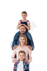 笑着的一家人装在一起看着在白色上被图片