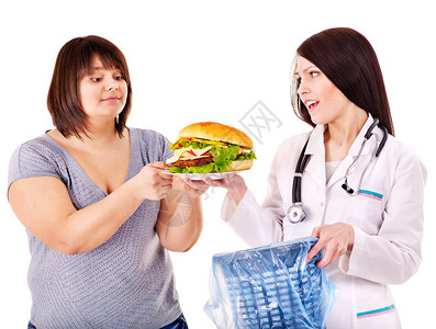 有汉堡包和医生的超重女人图片