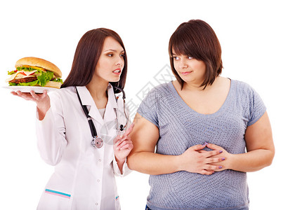 有汉堡包和医生的超重女人图片