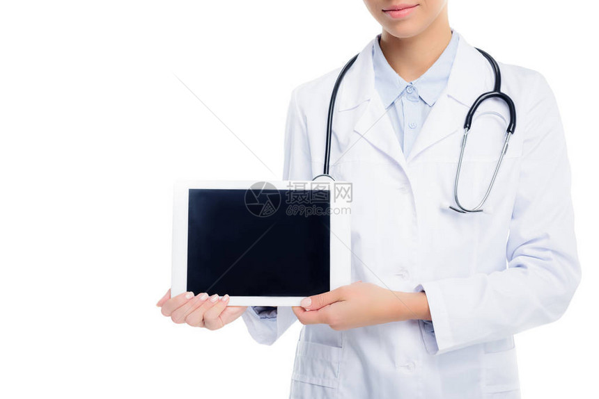 白色大衣上女医生用数字平板电脑和空白屏幕以白图片