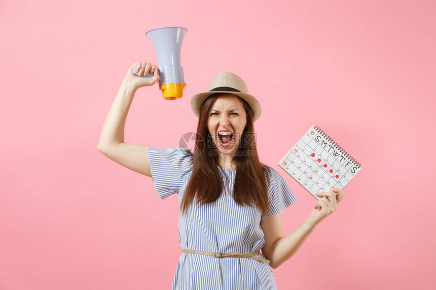 愤怒的狂野女人在扩音器里尖叫图片