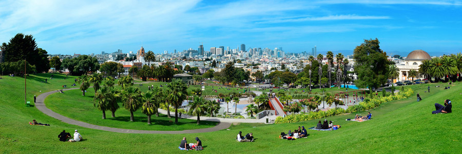 2014年5日在旧金山的使命多洛雷斯公园全景旧金山是加州人口最稠密的大城市背景图片