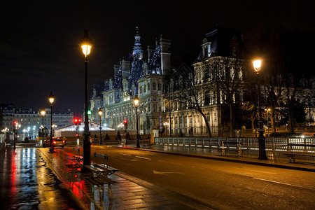 法国巴黎市政厅的风景下雨之图片
