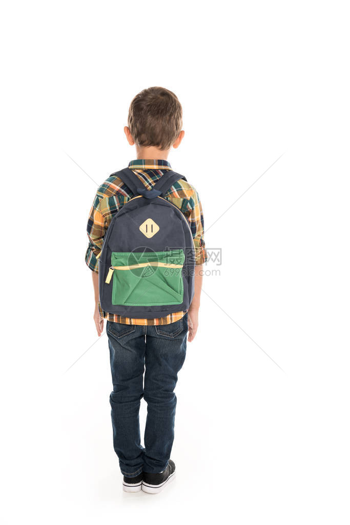 背着包的男孩看后面图片