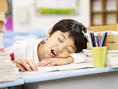 学生在时睡着的亚裔小学生已图片