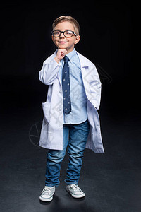 小男孩科学家在眼镜和实验室外衣握着手图片