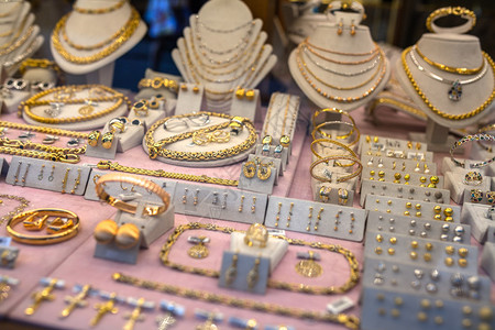 意大利佛罗伦萨一家珠宝店出售的珠图片