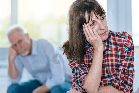 婚生夫妇关系有问题夫图片