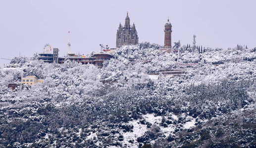 巴塞罗那Collserola山的雪图片