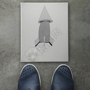 在商人脚前手工画火箭头设计涂面图示作图片