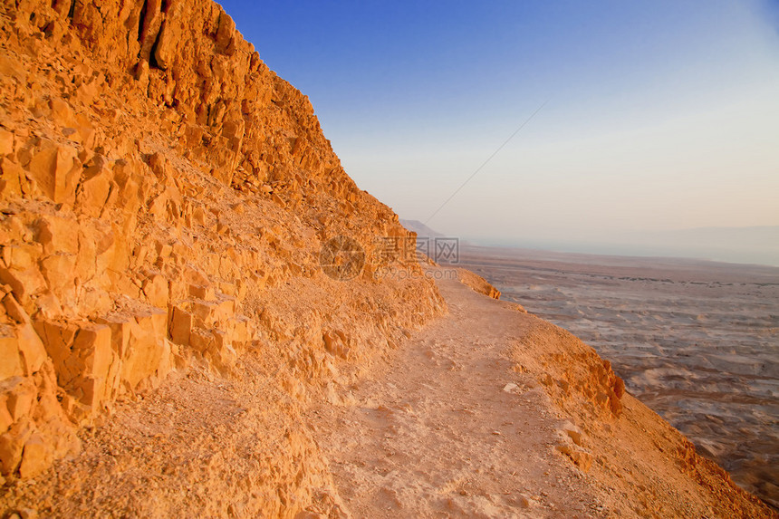 日落时尼盖夫沙漠山坡图片