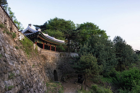 南汉山城西门Namhansanseong堡垒城墙背景
