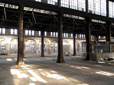 旧废弃工厂的工业废墟图片