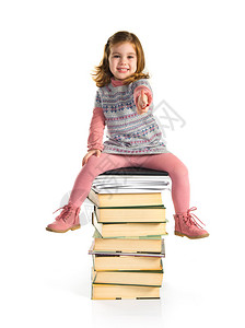 小女孩坐在书本图片