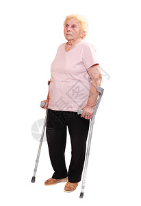 带拐杖的老年妇女图片