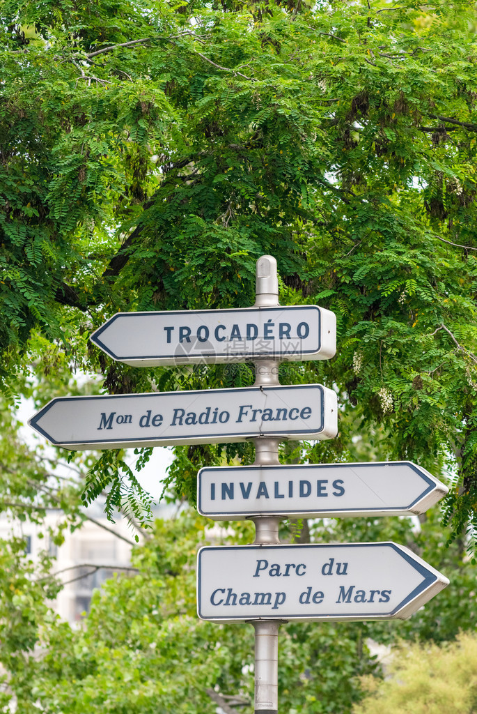巴黎法国街道方向和标志图片