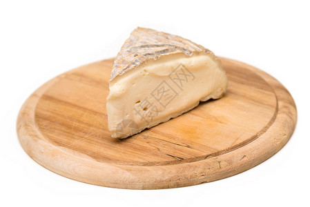 砧板上的典型意大利奶酪片图片