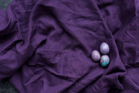 纺织品背景的涂料鸡蛋图片