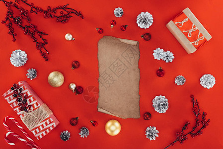 空白的papyrus圣诞节装饰和礼物图片