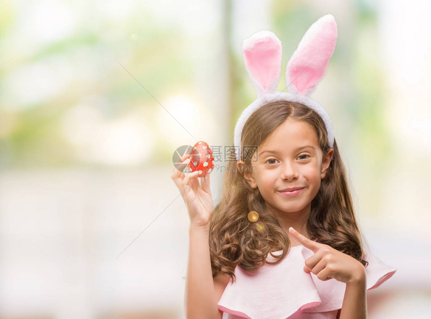 穿着东方兔子耳朵的布伦特斯panic女孩非常快乐地用手和图片