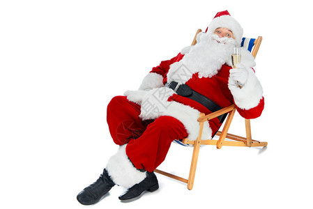 沙滩椅上的圣诞老人图片